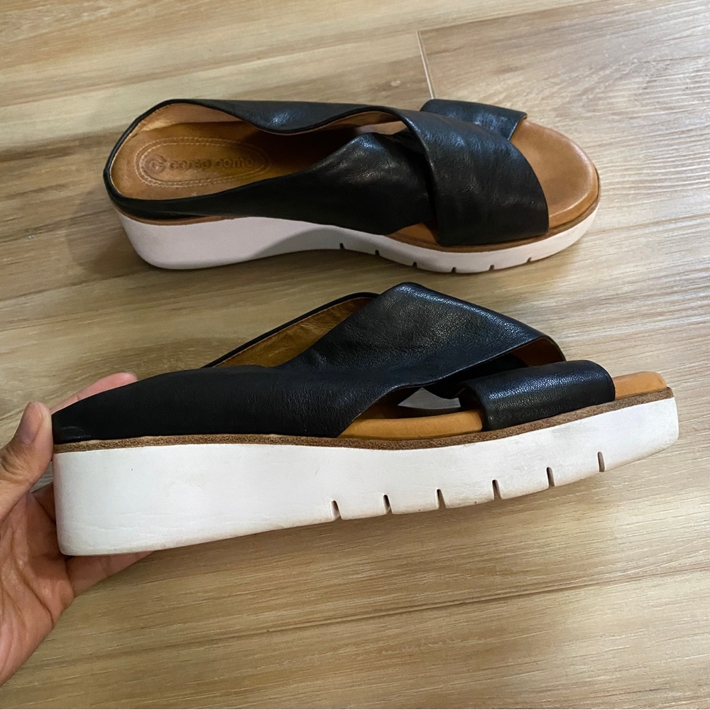 Corso Como, Size 8 Brunna . Black Sandals, white platform sole.